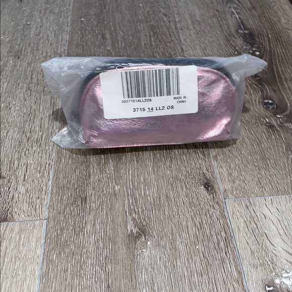 VICTORIA’S SECRET MINI COSMETIC POUCH - Picture 9 of 10